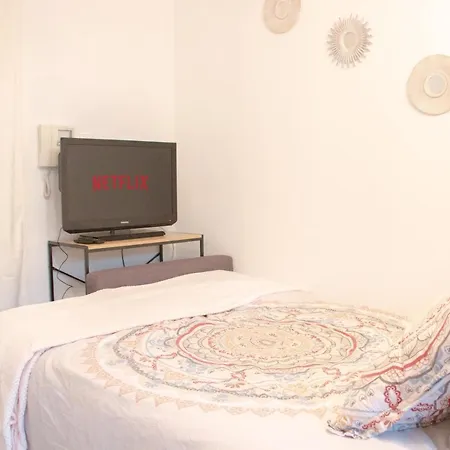 公寓 Joli Studio Avec Jardin Proche Confluence